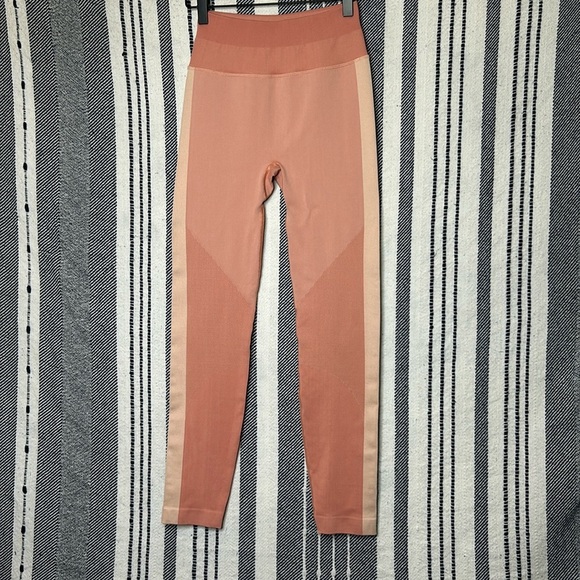 Lululemon Ebb to Train Tight - Picture 2 of 6